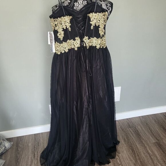 Sequin Hearts Embroidered Corset Strapless Gown-BLACK-7 - Picture 6 of 8